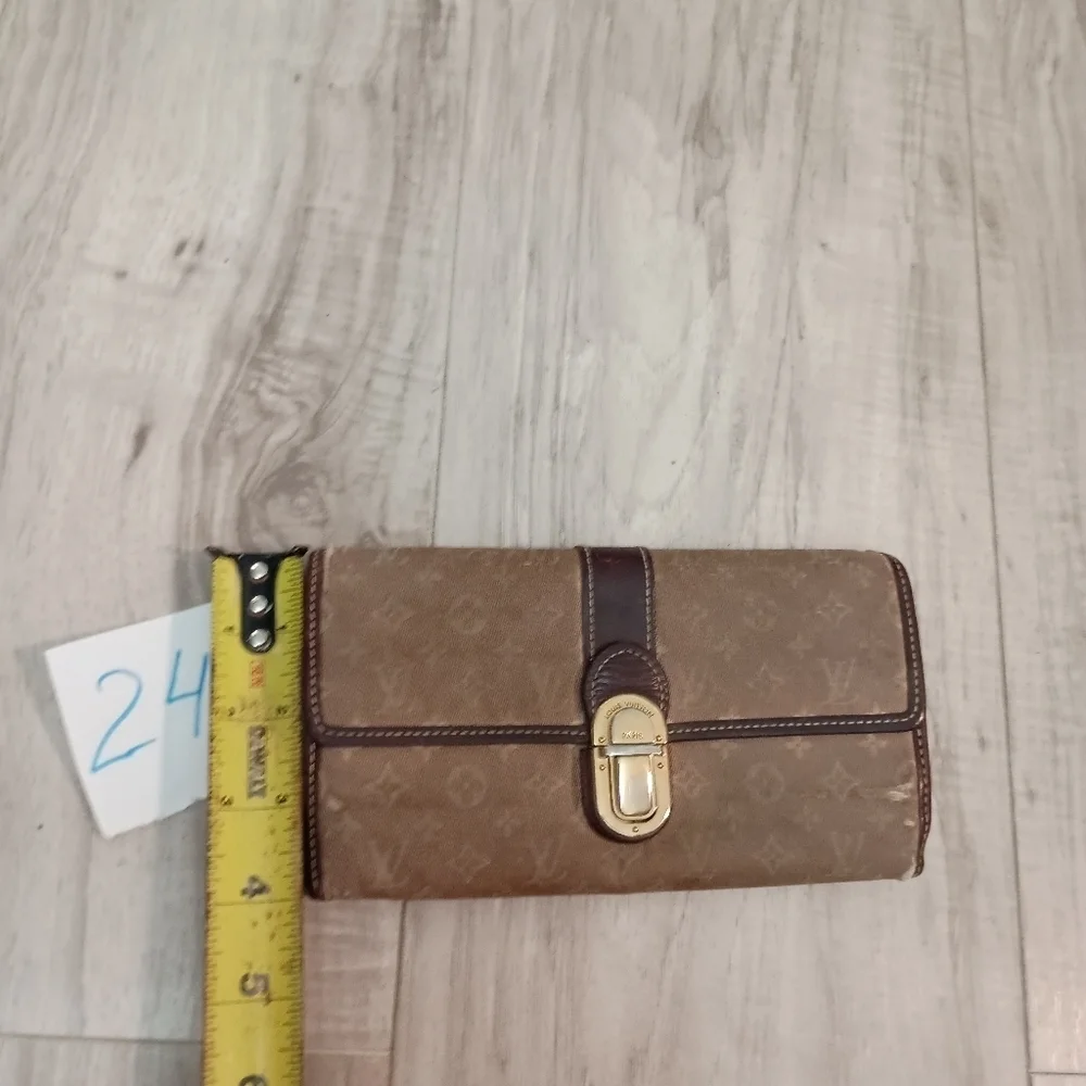 Louis Vuitton Monogram Mini Porte Feuille Sarah Long Bifold Wallet